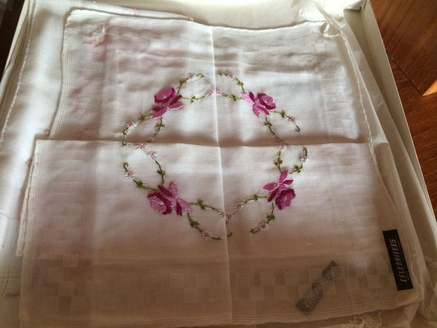 Vintage Embroidered Ladies Hankerchief Lot [Photo 11]
