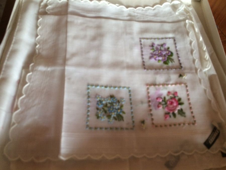 Vintage Embroidered Ladies Hankerchief Lot [Photo 10]