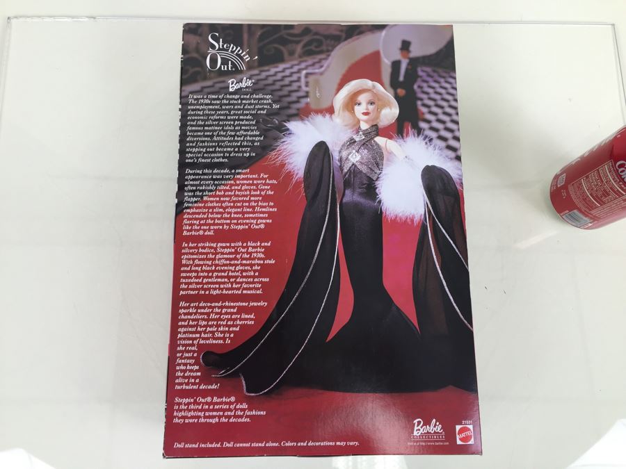 Collector Edition Steppin' Out Barbie Third In A Series Mattel 21531 New In Box Vintage 1998 [Photo 2]