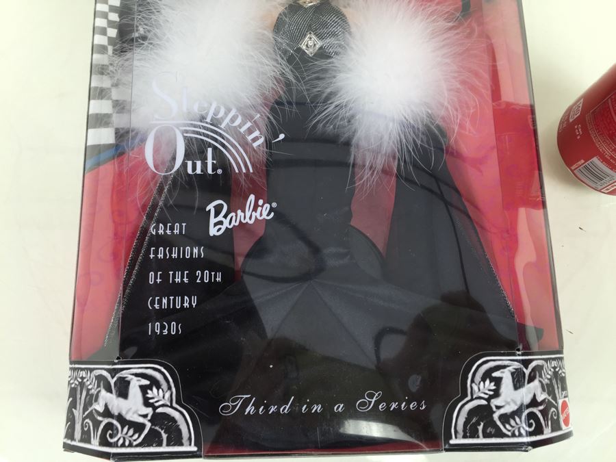 Collector Edition Steppin' Out Barbie Third In A Series Mattel 21531 New In Box Vintage 1998 [Photo 6]