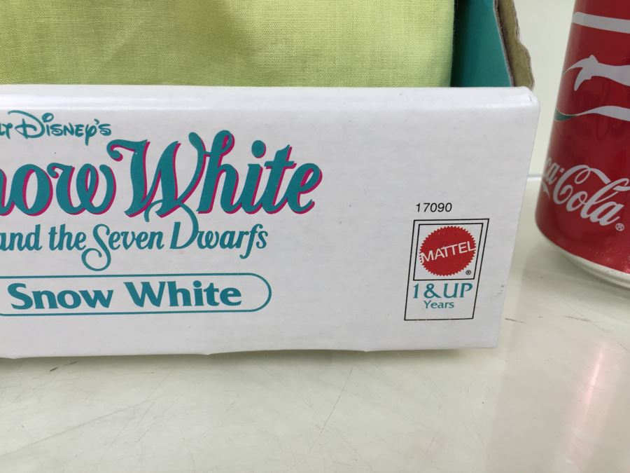 Walt Disney's Snow White And The Seven Dwarfs Snow White Plush Mattel 17090 New In Box Vintage 1993 [Photo 4]