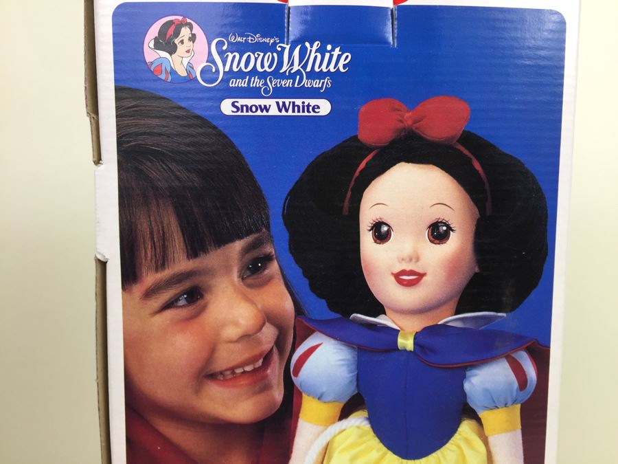 Walt Disneys Snow White And The Seven Dwarfs Snow White Plush Mattel 17090 New In Box Vintage 1993 