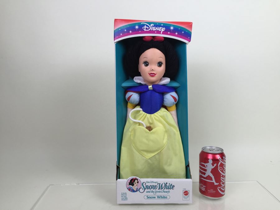 Walt Disney's Snow White And The Seven Dwarfs Snow White Plush Mattel 17090 New In Box Vintage 1993