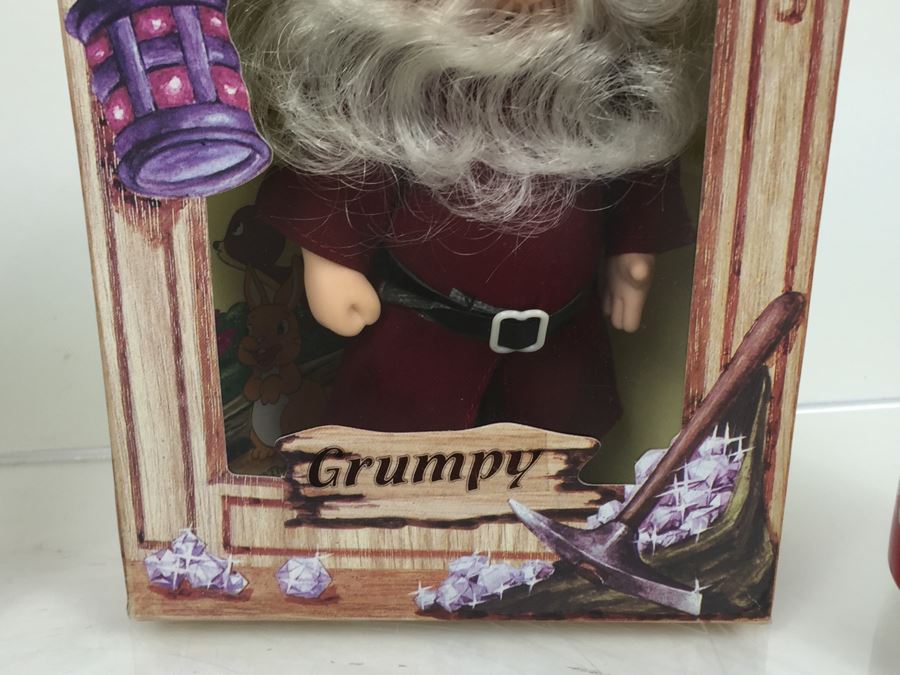 Vintage Disney's Snow White And The Seven Dwarfs 'Grumpy' And 'Doc' Figurines Action Figures Bikin New In Box [Photo 7]
