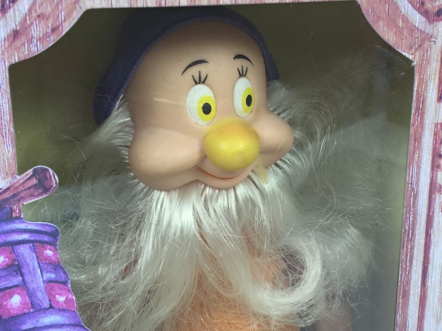 Vintage Disney's Snow White And The Seven Dwarfs 'Bashfull' And 'Sleepy' Figurines Action Figures Bikin New In Box [Photo 7]