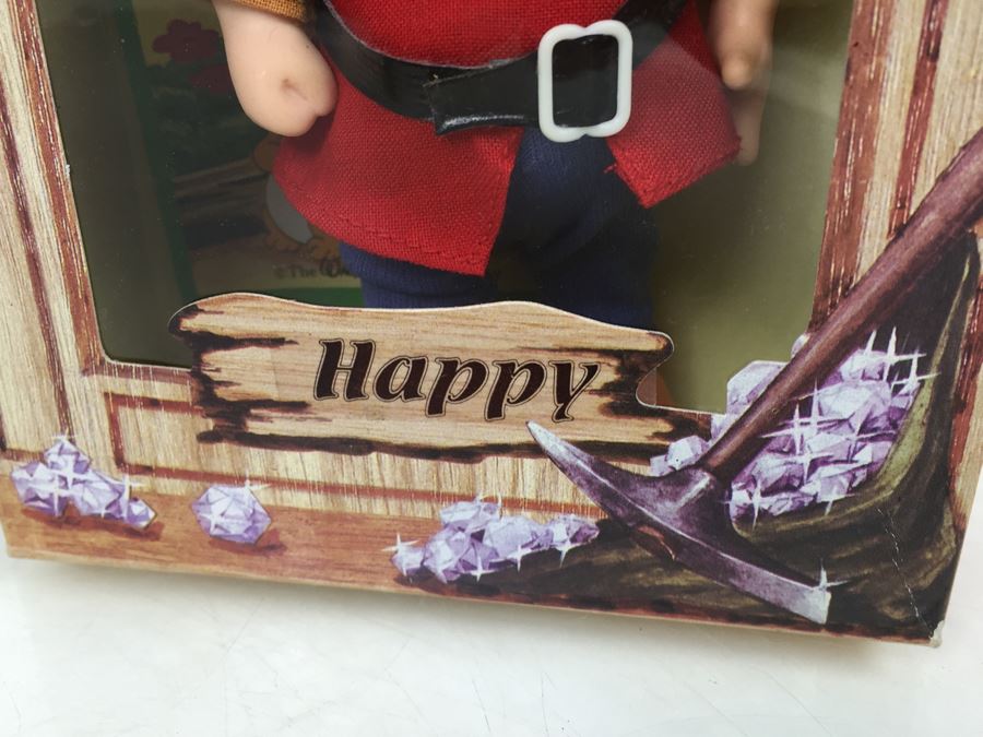 Vintage Disney's Snow White And The Seven Dwarfs 'Happy' And 'Sneezy' Figurines Action Figures Bikin New In Box [Photo 8]