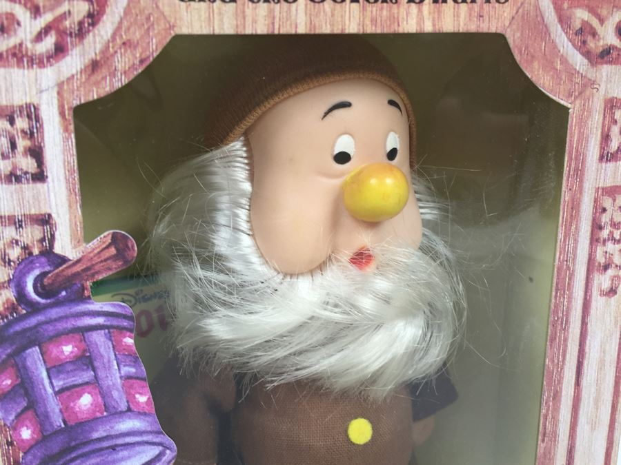 Vintage Disney's Snow White And The Seven Dwarfs 'Happy' And 'Sneezy' Figurines Action Figures Bikin New In Box [Photo 5]
