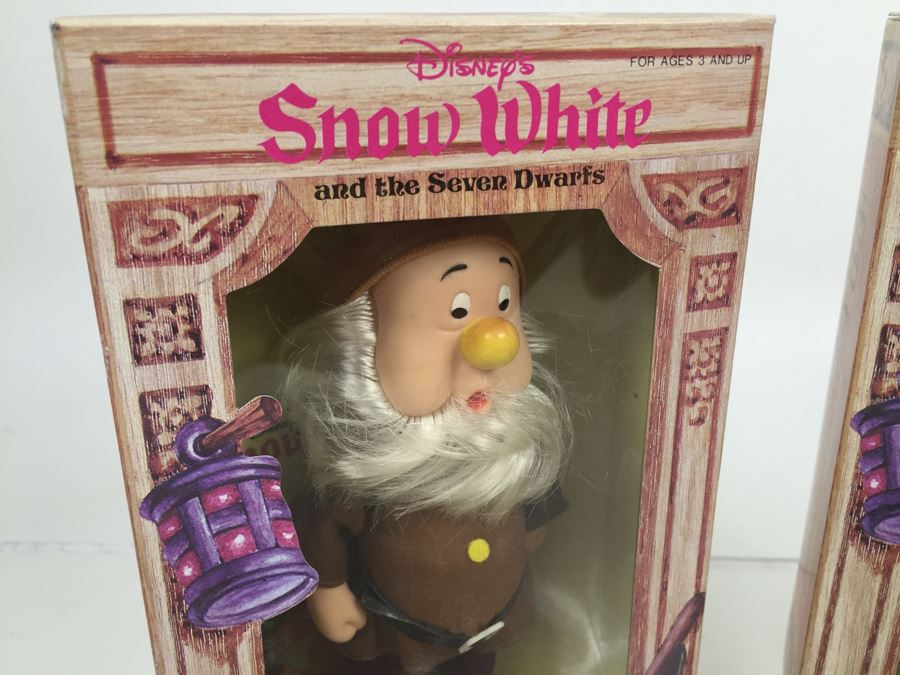 Vintage Disney's Snow White And The Seven Dwarfs 'Happy' And 'Sneezy' Figurines Action Figures Bikin New In Box [Photo 3]