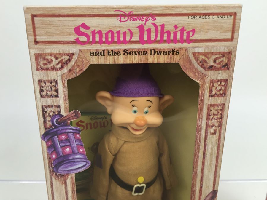 Vintage Disneys Snow White And The Seven Dwarfs Dopey Figurine Action Figure Bikin New In Box 