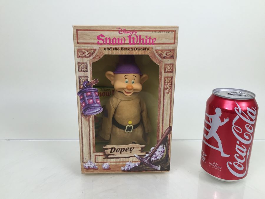 Vintage Disney's Snow White And The Seven Dwarfs 'Dopey' Figurine Action Figure Bikin New In Box [Photo 1]