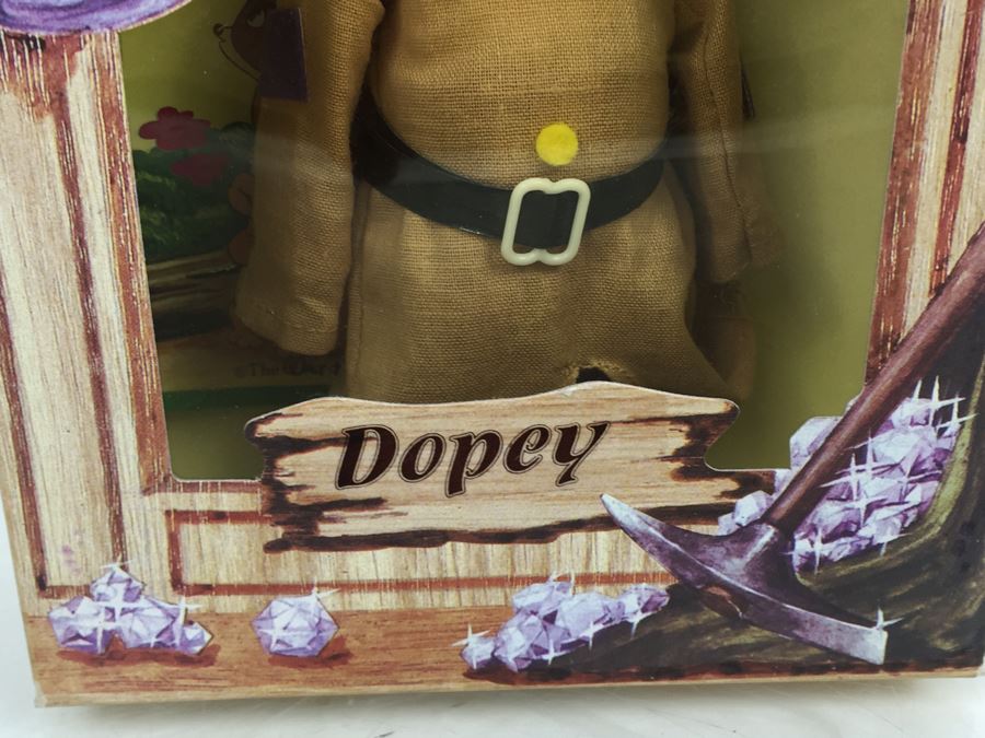 Vintage Disney's Snow White And The Seven Dwarfs 'Dopey' Figurine Action Figure Bikin New In Box [Photo 5]