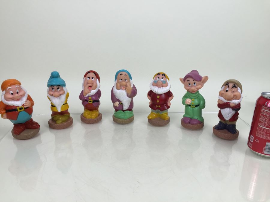Walt Disney's Snow White And The Seven Dwarfs 'Seven Dwarfs' Vinyl Figurines Loose [Photo 1]