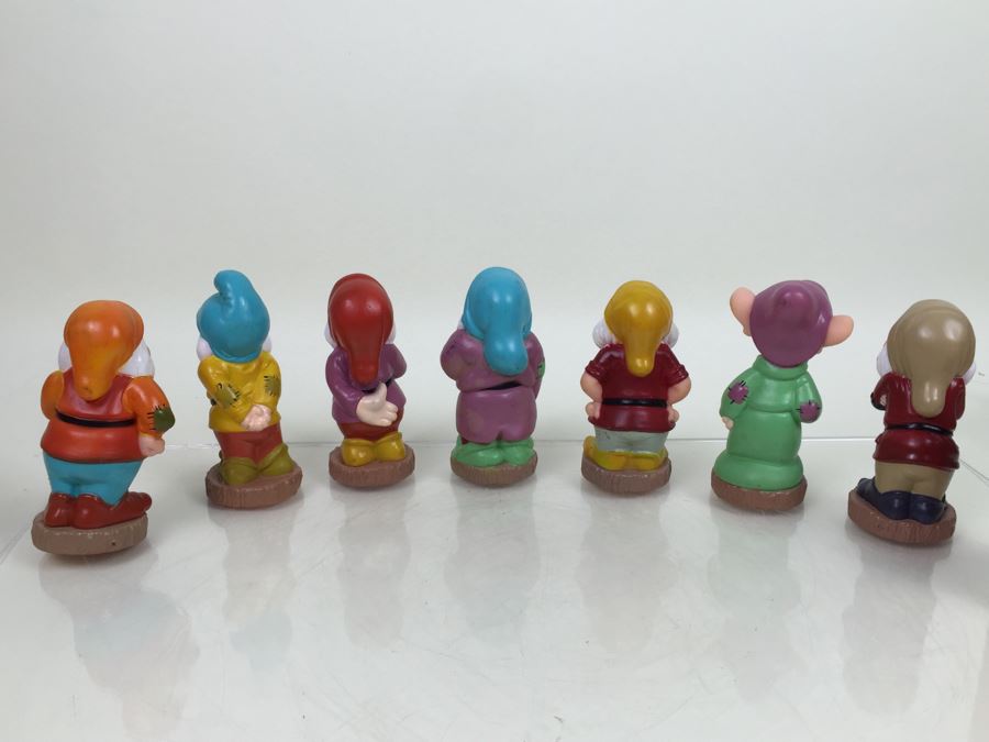 Walt Disney's Snow White And The Seven Dwarfs 'Seven Dwarfs' Vinyl Figurines Loose [Photo 2]