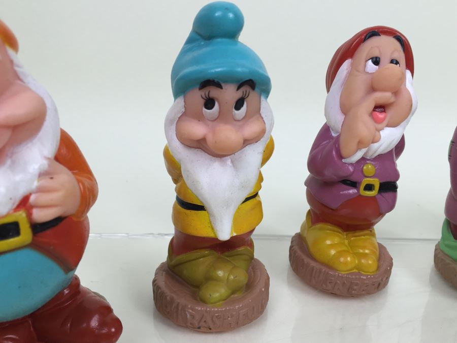 Walt Disney's Snow White And The Seven Dwarfs 'Seven Dwarfs' Vinyl Figurines Loose [Photo 3]