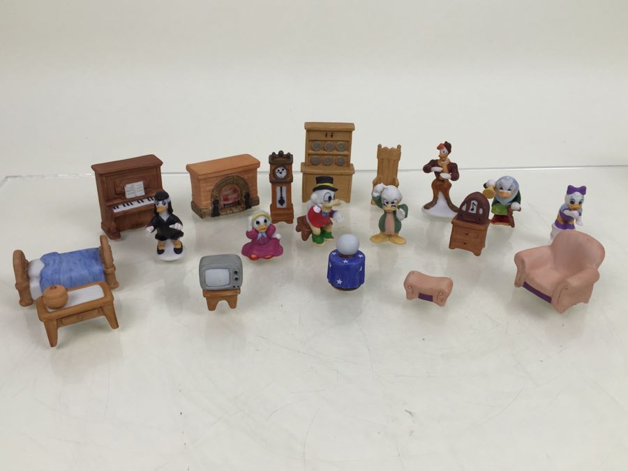 Vintage Large Lot Of Disney Miniature Figurines And Furniture Painted [Photo 4]