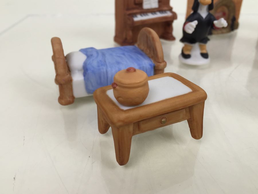 Vintage Large Lot Of Disney Miniature Figurines And Furniture Painted [Photo 5]