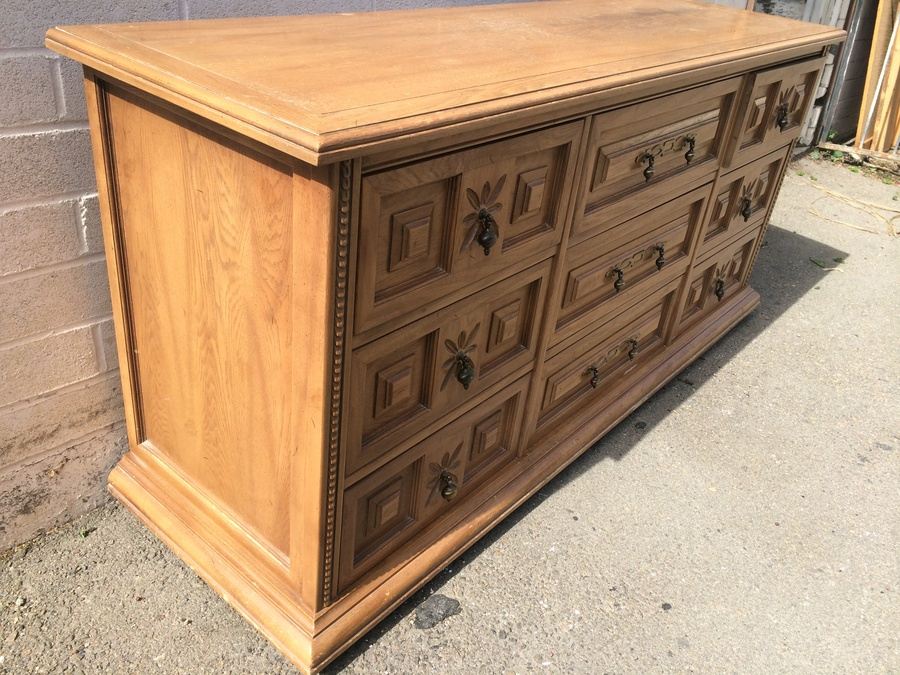 9-Drawer Dresser - American of Martinsville [Photo 4]