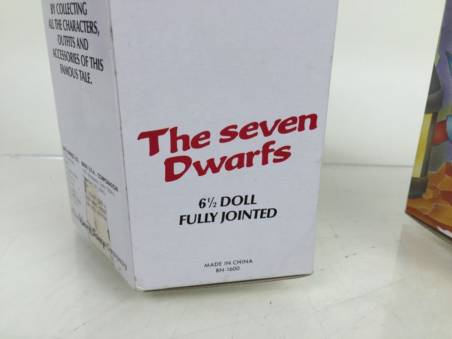 Walt Disney's Snow White And The Seven Dwarfs 'Happy' And 'Sleepy' 6 1/2' Doll Figurines Action Figures Bikin New In Box [Photo 12]