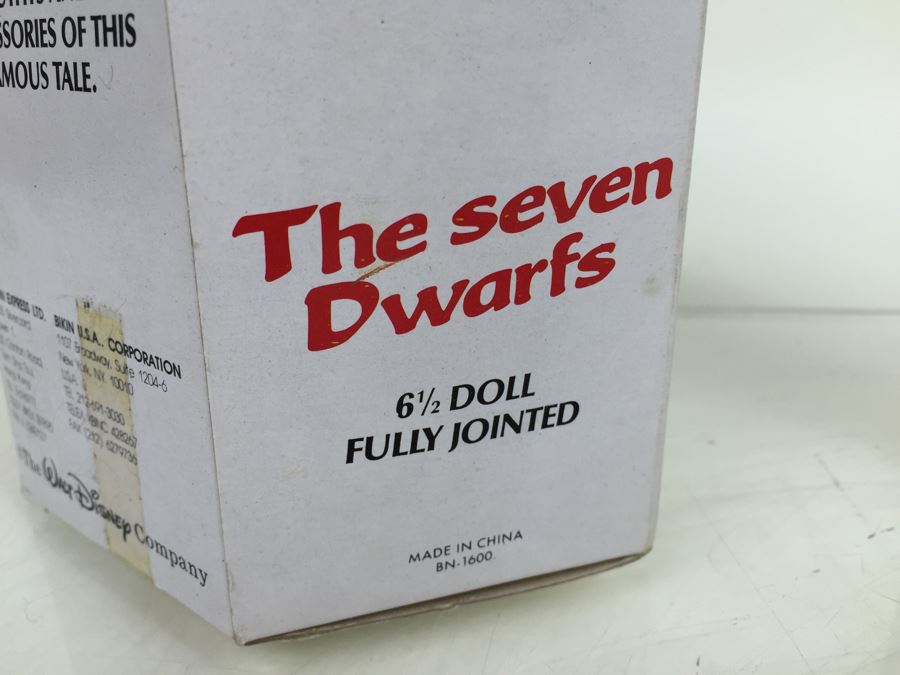 Walt Disney's Snow White And The Seven Dwarfs 'Doc' And 'Bashful' 6 1/2' Doll Figurines Action Figures Bikin New In Box [Photo 10]