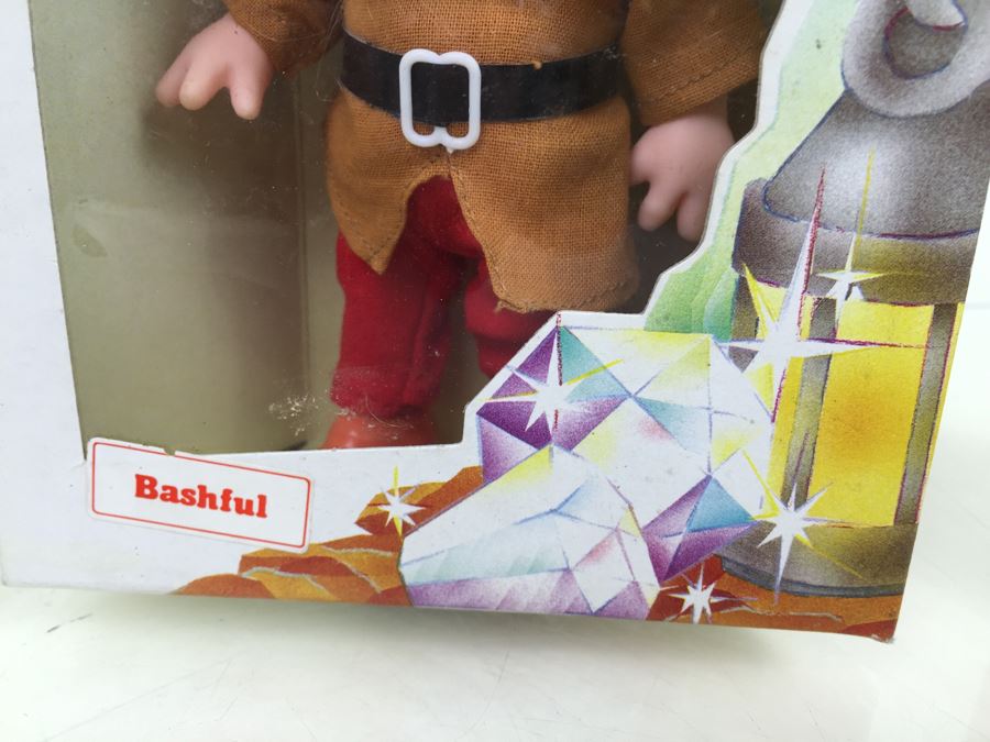 Walt Disney's Snow White And The Seven Dwarfs 'Doc' And 'Bashful' 6 1/2' Doll Figurines Action Figures Bikin New In Box [Photo 7]