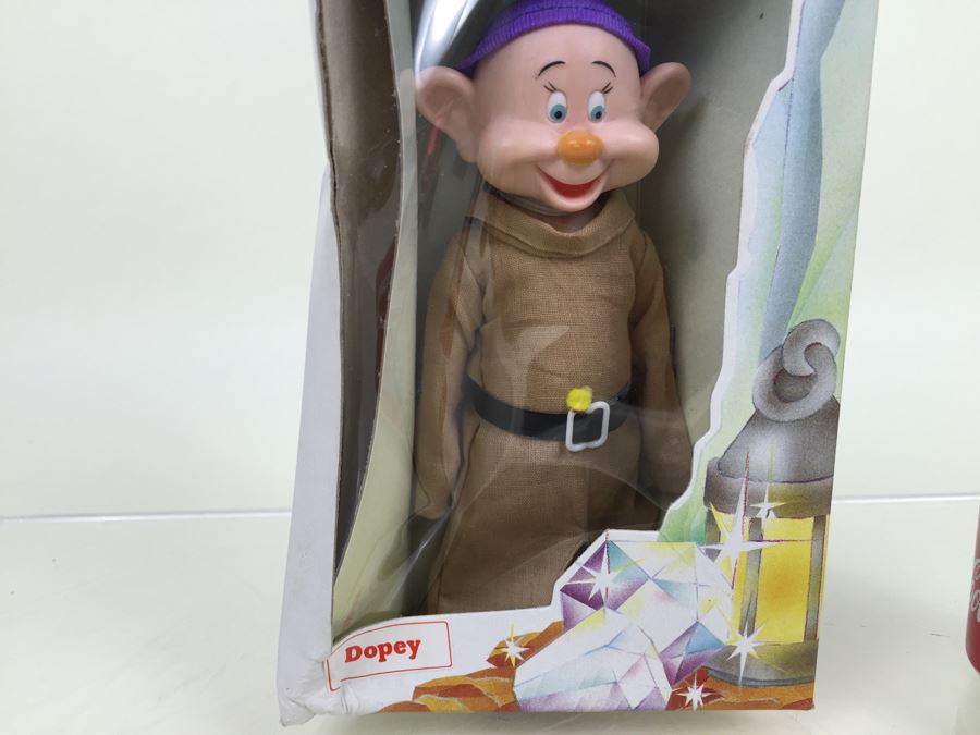 Walt Disney's Snow White And The Seven Dwarfs 'Dopey' 6 1/2' Doll Figurine Action Figure Bikin New In Box [Photo 5]