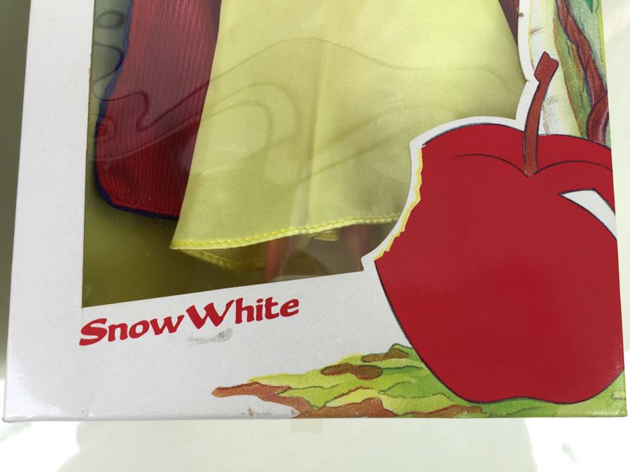 Pair Of Walt Disney's Snow White And The Seven Dwarfs 'Snow White' 11 1/2' Doll Bikin New In Box [Photo 8]