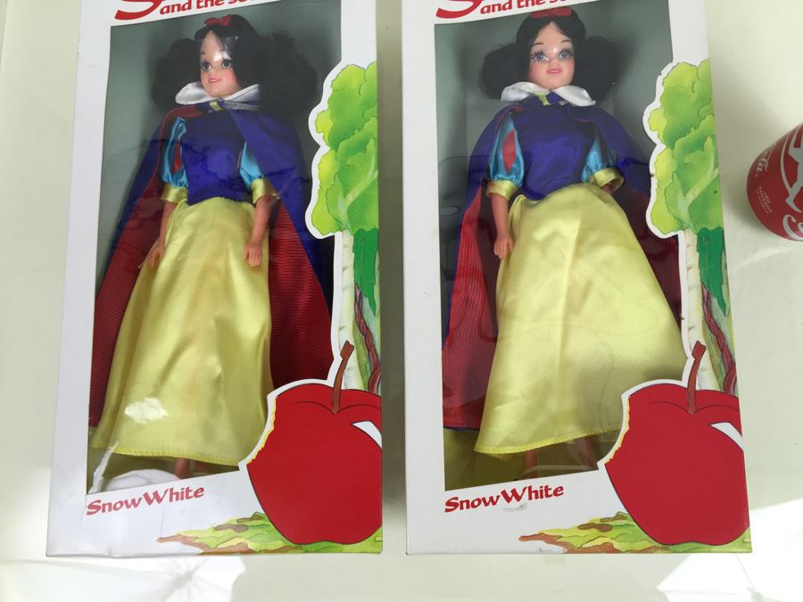 Pair Of Walt Disney's Snow White And The Seven Dwarfs 'Snow White' 11 1/2' Doll Bikin New In Box [Photo 7]