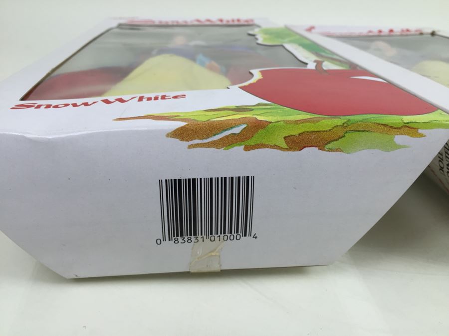 Pair Of Walt Disney's Snow White And The Seven Dwarfs 'Snow White' 11 1/2' Doll Bikin New In Box [Photo 9]