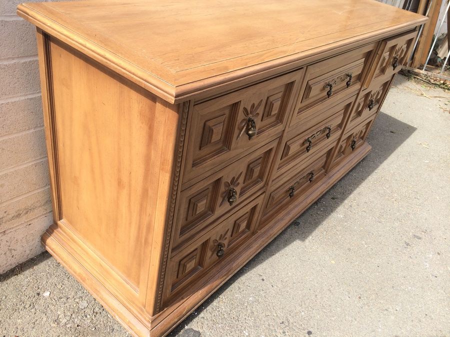 9-Drawer Dresser - American of Martinsville [Photo 4]