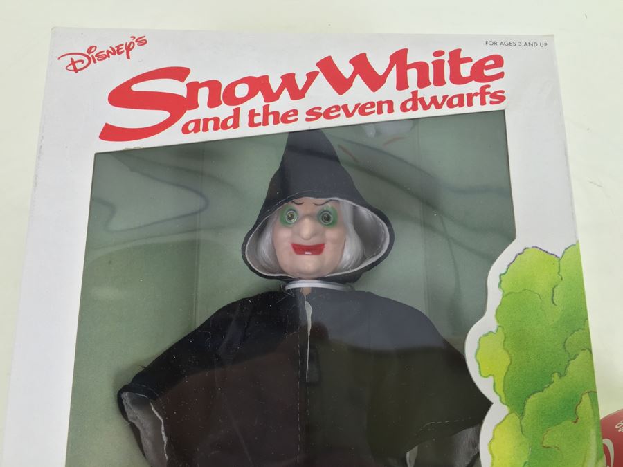 Walt Disney's Snow White And The Seven Dwarfs 'The Witch' 11 1/2' Doll Bikin New In Box [Photo 3]