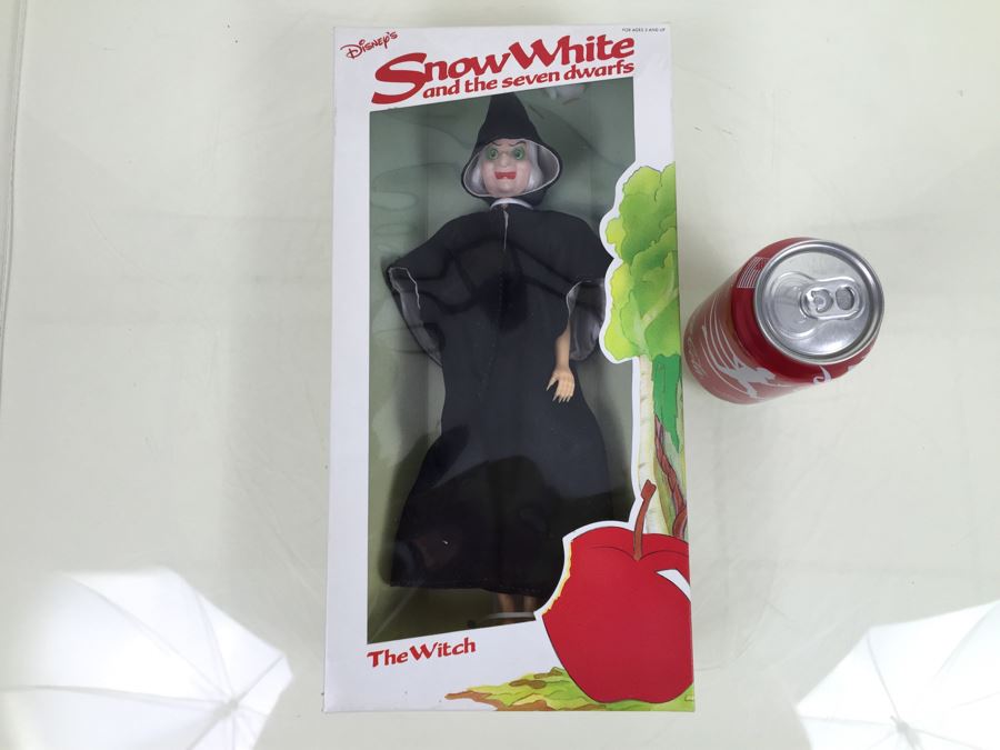 Walt Disney's Snow White And The Seven Dwarfs 'The Witch' 11 1/2' Doll Bikin New In Box