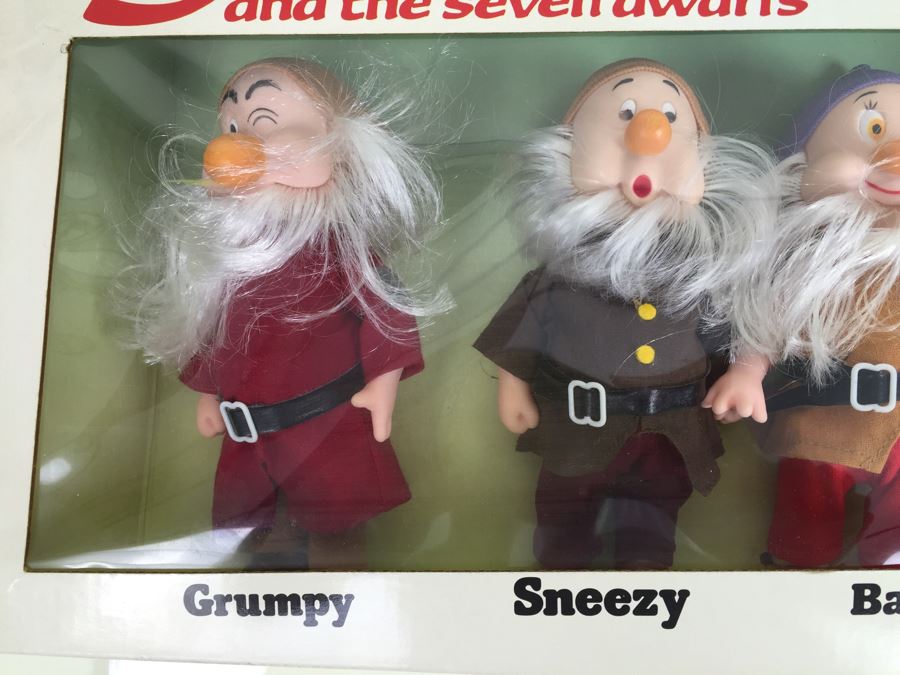 Disney's Snow White And The Seven Dwarfs All Seven Dwarfs New In Box Bikin [Photo 5]