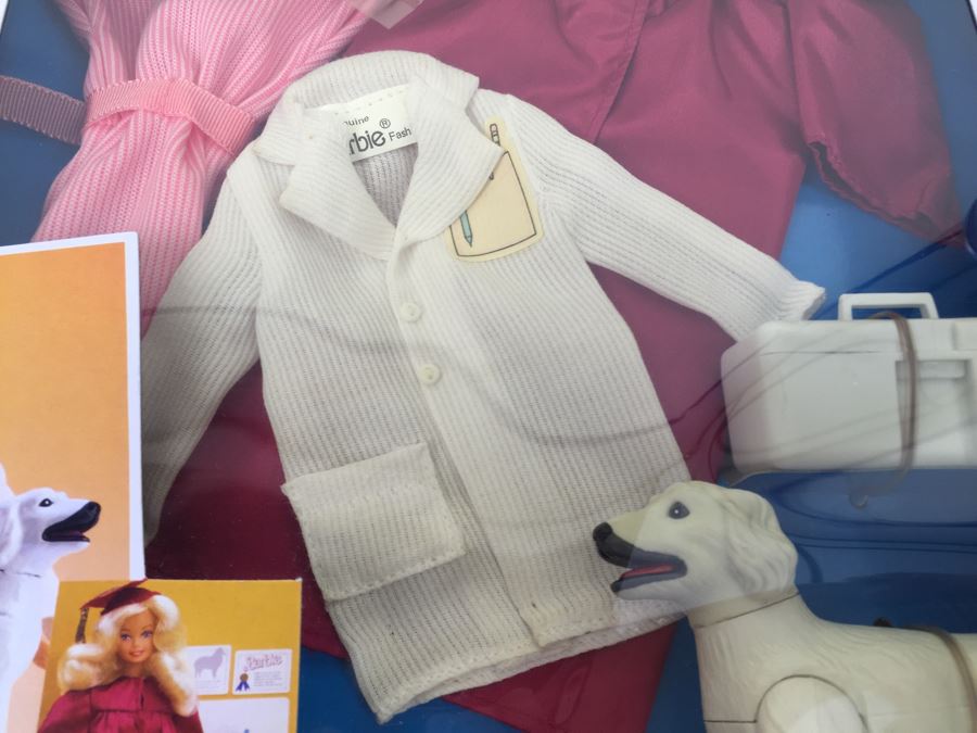 Barbie Vet Fun Fashion Playset Mattel 9267 Vintage 1984 New In Box [Photo 3]