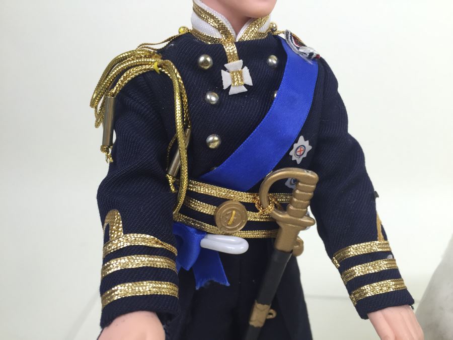 Prince Charles And Lady Diana Dolls With Stands [Photo 8]