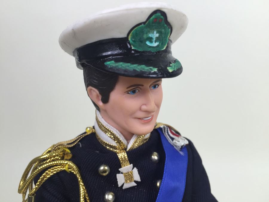 Prince Charles And Lady Diana Dolls With Stands [Photo 3]