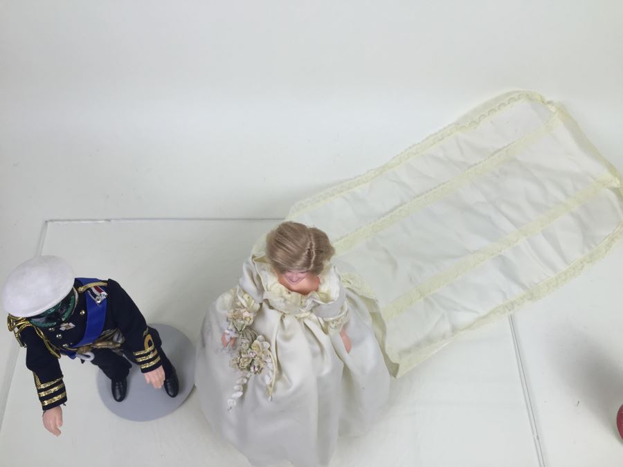 Prince Charles And Lady Diana Dolls With Stands [Photo 14]