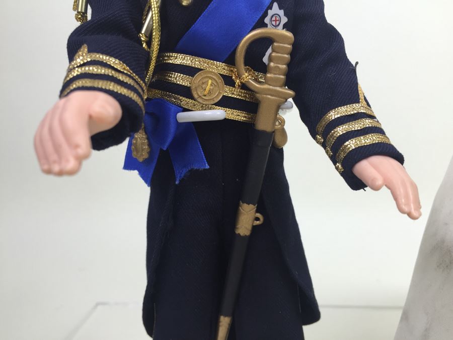 Prince Charles And Lady Diana Dolls With Stands [Photo 9]