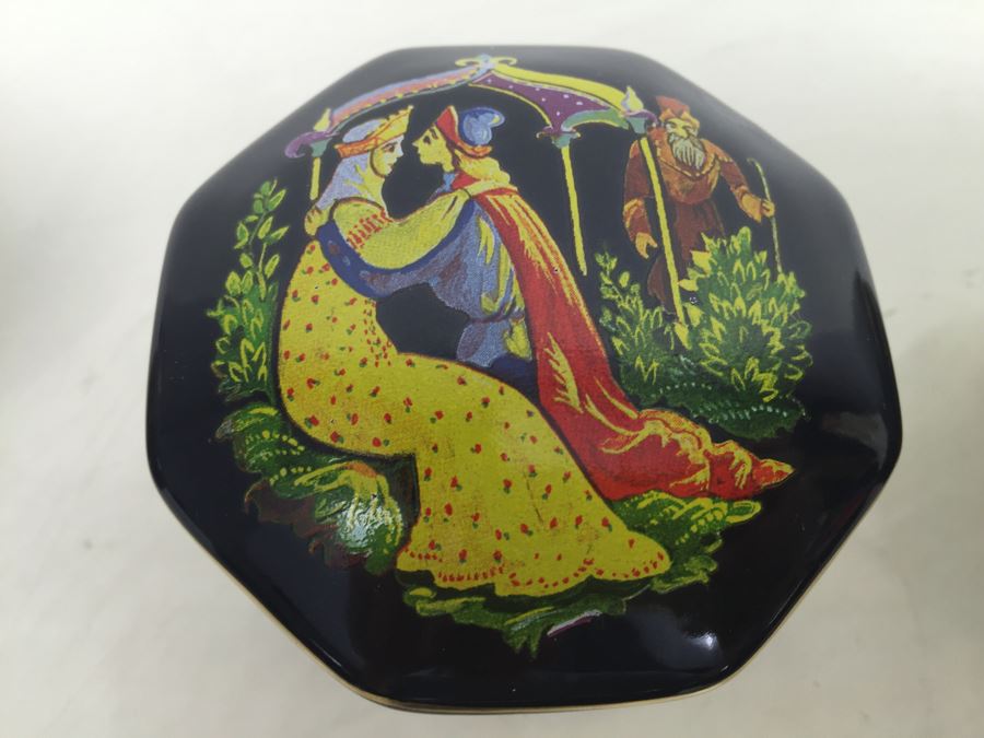 Set Of 12 The Franklin Mint Fine Porcelain Painted Covered Boxes [Photo 21]