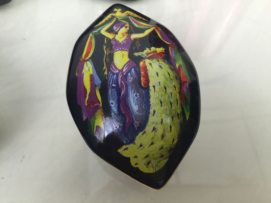 Set Of 12 The Franklin Mint Fine Porcelain Painted Covered Boxes [Photo 8]