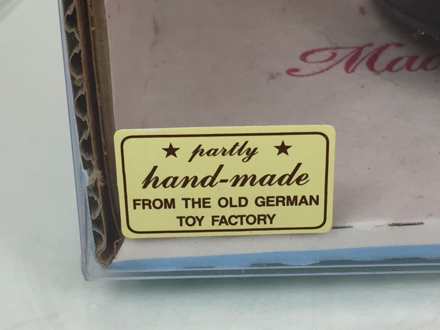 Pair Of Original Lissi Dolls Made In Germany New In Box Limited Issue Partly Hand-Made In Old German Toy Factory [Photo 9]