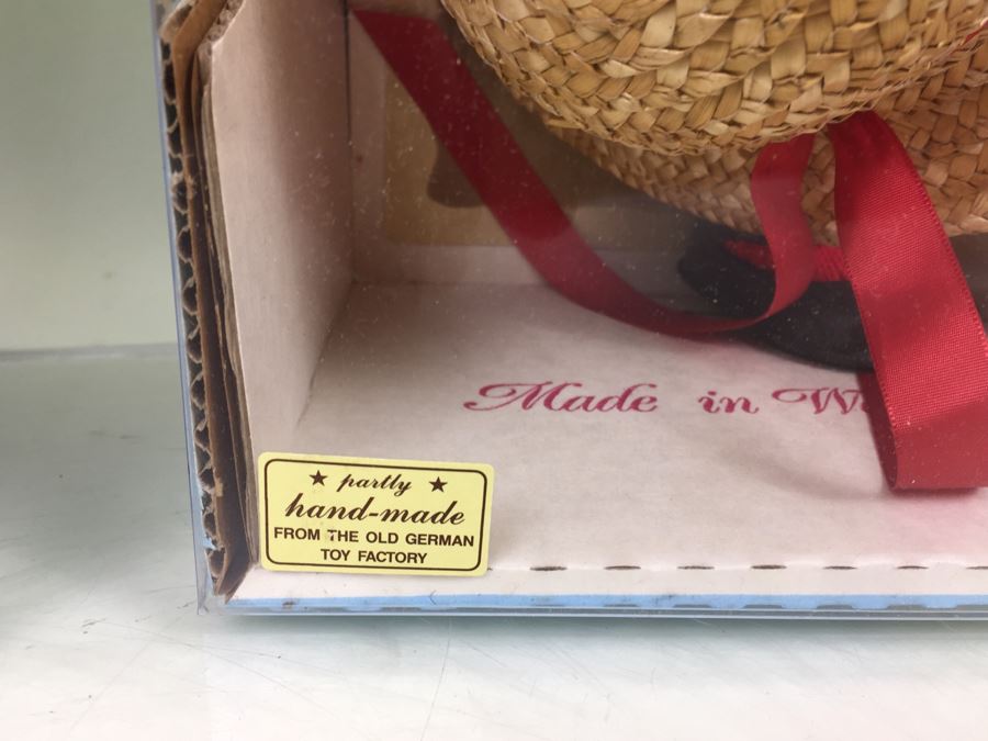 Pair Of Original Lissi Dolls Made In Germany New In Box Limited Issue Partly Hand-Made In Old German Toy Factory [Photo 16]