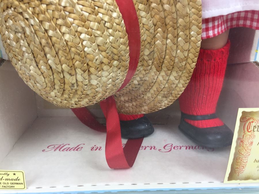 Pair Of Original Lissi Dolls Made In Germany New In Box Limited Issue Partly Hand-Made In Old German Toy Factory [Photo 17]