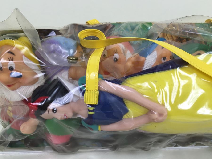 Disney's Snow White And The Seven Dwarfs All Seven Dwarfs With Snow White Vinyl Toys In Original Packaging [Photo 5]