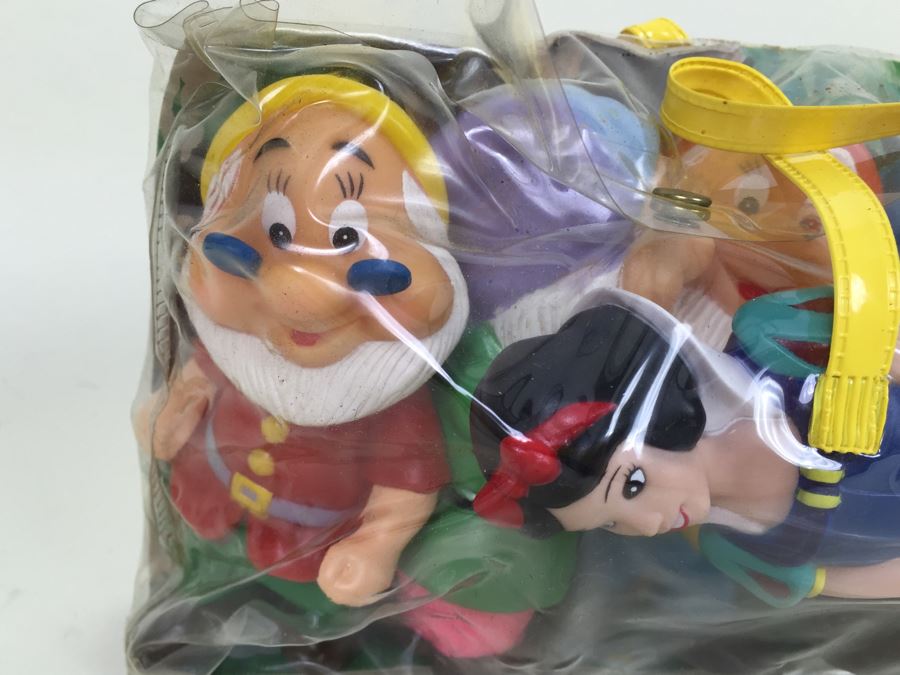 Disney's Snow White And The Seven Dwarfs All Seven Dwarfs With Snow White Vinyl Toys In Original Packaging [Photo 2]
