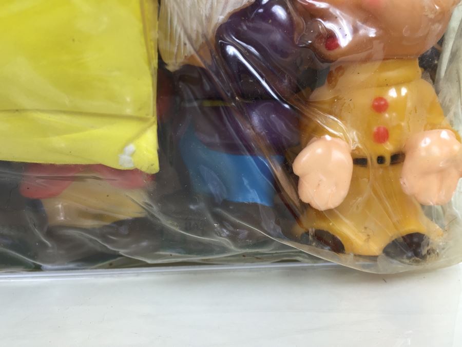Disney's Snow White And The Seven Dwarfs All Seven Dwarfs With Snow White Vinyl Toys In Original Packaging [Photo 11]