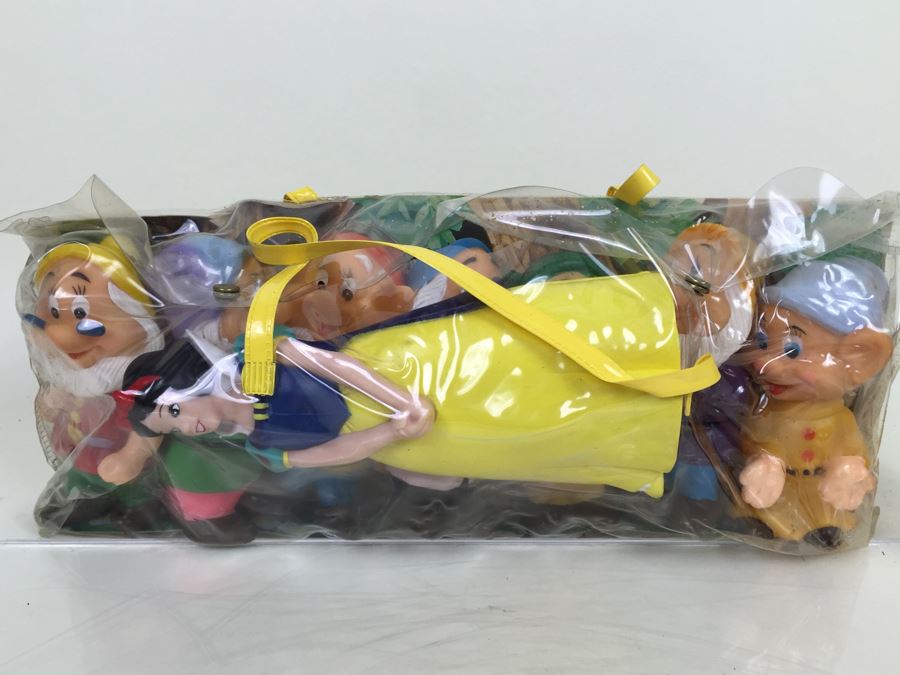 Disney's Snow White And The Seven Dwarfs All Seven Dwarfs With Snow White Vinyl Toys In Original Packaging [Photo 4]