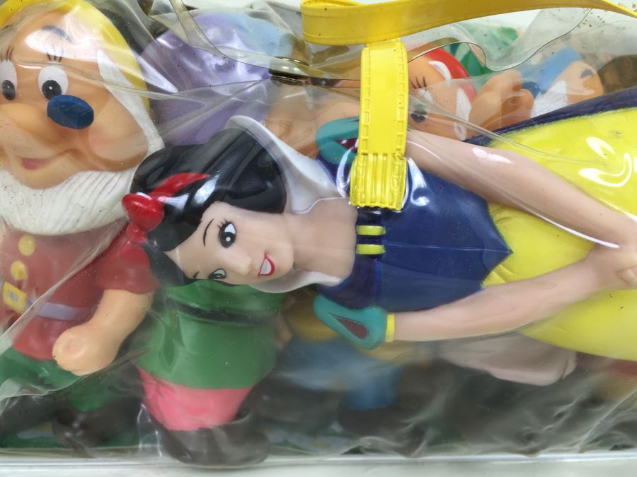 Disney's Snow White And The Seven Dwarfs All Seven Dwarfs With Snow White Vinyl Toys In Original Packaging [Photo 3]
