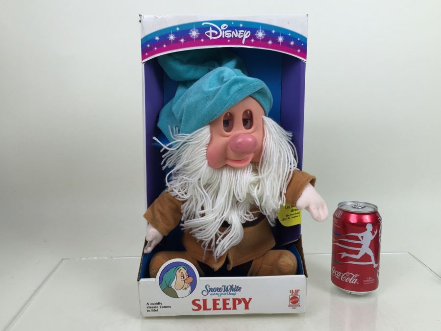 Disney's Snow White And The Seven Dwarfs SLEEPY Dwarf Doll Plush Toy Preschool Mattel 12302 Vintage New In Box