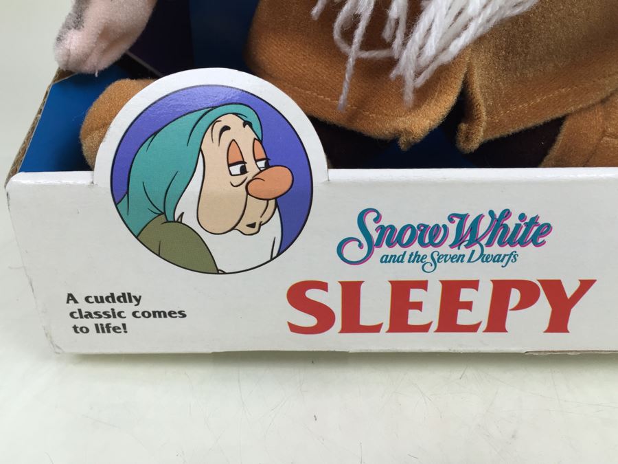 Disney's Snow White And The Seven Dwarfs SLEEPY Dwarf Doll Plush Toy Preschool Mattel 12302 Vintage New In Box [Photo 6]