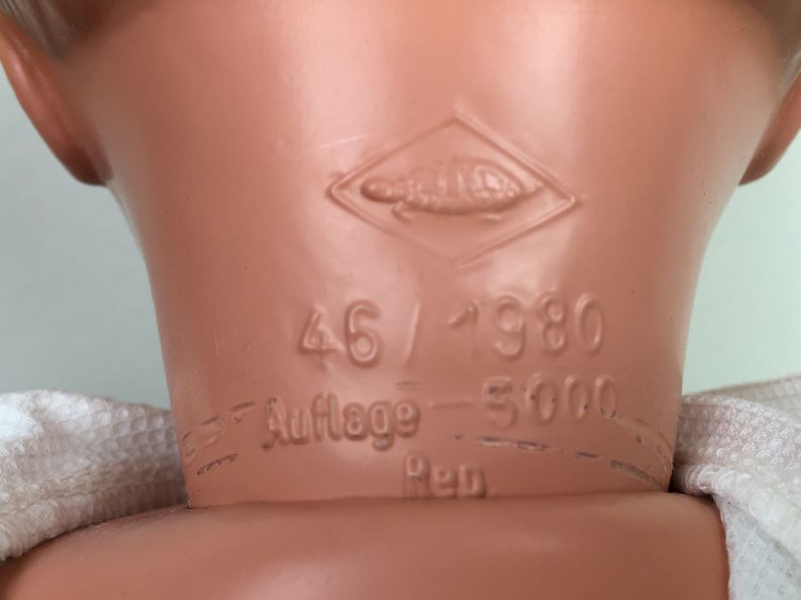 Schildkröt Company 16' Brother And Sister Dolls Made in Germany Original Clothes 46/1980 High Quality German Turtle Mark Limited Edition: Boy Is Limited 3,567 Of 5,000 And Girl Is Limited 3,899 Of 5,000 [Photo 11]